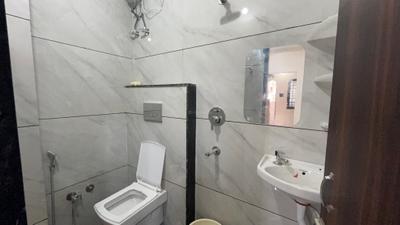 Bathroom Image of 400 Sq.ft 1 RK Apartment / Flat for rent in Indra Puri Colony Indore for Rs. 14500