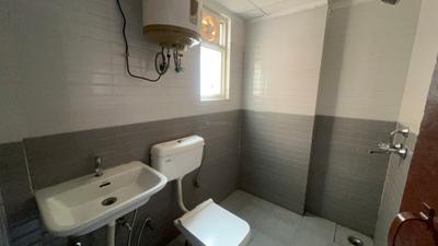 Bathroom Image of 680 Sq.ft 1 BHK Apartment / Flat for rent in ROF Amaltas, Sector 92 Gurgaon for Rs. 19500