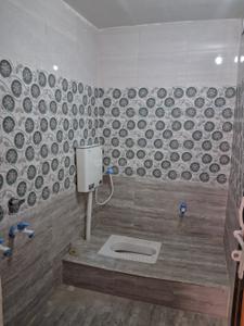 Bathroom Image of 650 Sq.ft 1 BHK Apartment / Flat for rent in Pal Colony Jhansi for Rs. 5000