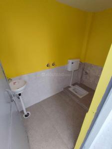 Bathroom Image of 800 Sq.ft 3 BHK Independent House for rent in Govindpuram Ghaziabad for Rs. 25000