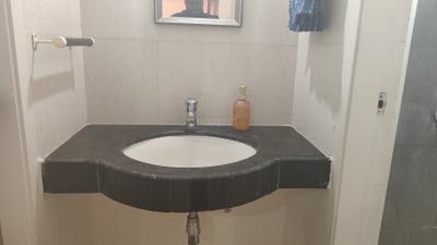Bathroom Image of 650 Sq.ft 1 BHK Apartment / Flat for rent in Godrej Horizon, Mohammed Wadi Pune for Rs. 18000