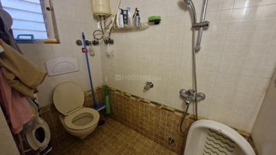 Bathroom Image of 950 Sq.ft 2 BHK Apartment / Flat for sale in Andheri West Mumbai for Rs. 30000000
