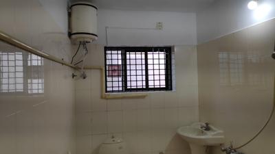 Bathroom Image of 942 Sq.ft 2 BHK Apartment / Flat for sale in Swaraj Homes Saroj Apartments, Guruvayur Thrissur for Rs. 3500000