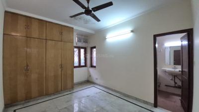Bedroom Image of 1650 Sq.ft 3 BHK Apartment / Flat for rent in DDA Sector C Pocket 8, Vasant Kunj New Delhi for Rs. 77000