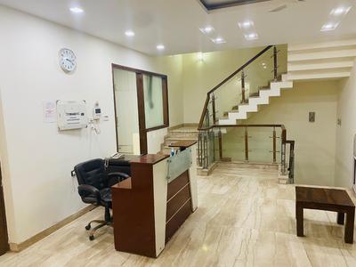 Hall Image of Urbanroomz Coliving PG Nearby Galleria Market in DLF Phase 4, Gurgaon