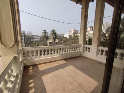 Balcony Image of 2500 Sq.ft 3 BHK Duplex for rent in Khar West Mumbai for Rs. 625000