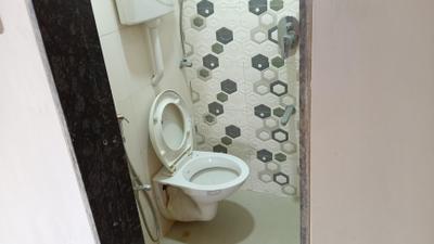 Bathroom Image of 500 Sq.ft 1 BHK Apartment / Flat for rent in Kapil Bayview, Mazgaon Mumbai for Rs. 48000