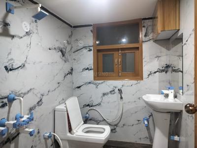 Bathroom Image of 540 Sq.ft 2 BHK Apartment / Flat for rent in Sector 73 Noida for Rs. 15000