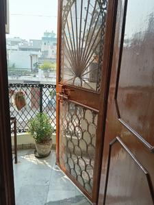 Balcony Image of 450 Sq.ft 2 BHK Builder Floor for sale in Pandav Nagar New Delhi for Rs. 2900000
