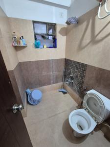Bathroom Image of 1705 Sq.ft 3 BHK Apartment / Flat for rent in Darshanam Central Park, Sayajiganj Vadodara for Rs. 33000
