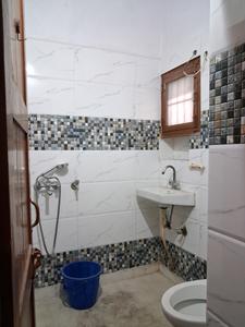 Common Bathroom Image of 1000 Sq.ft 2 BHK Apartment / Flat for sale in Paschim Vihar New Delhi for Rs. 12000000