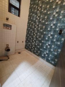 Bathroom Image of 1000 Sq.ft 3 BHK Apartment / Flat for sale in Sector 7 Gurgaon for Rs. 5300000