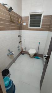 Bathroom Image of 1600 Sq.ft 3 BHK Apartment / Flat for rent in Sama Savli Vadodara for Rs. 25000