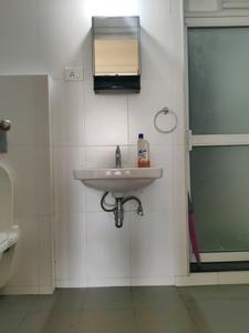 Common Bathroom Image of 740 Sq.ft 2 BHK Apartment / Flat for rent in Godrej Emerald, Thane West Thane for Rs. 27000