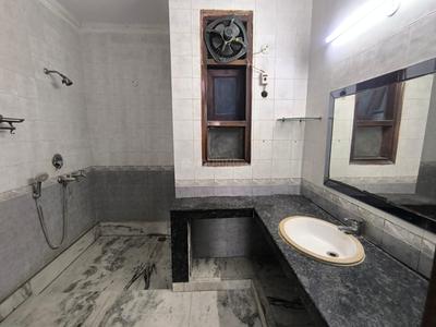 Bathroom Image of 4400 Sq.ft 3.5 BHK Builder Floor for rent in Sector 14 Faridabad for Rs. 45000