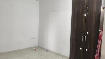 Bedroom Image of 854 Sq.ft 2 BHK Apartment / Flat for rent in Supertech The Romano, Sector 118 Noida for Rs. 23500