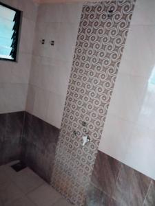Bathroom Image of 500 Sq.ft 1 RK Independent House for rent in Uruli Devachi Pune for Rs. 4200