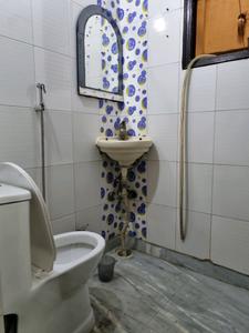 Bedroom Two Image of 730 Sq.ft 2 BHK Builder Floor for rent in Tilak Nagar New Delhi for Rs. 25000