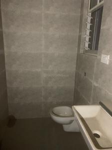 Bathroom Image of 1200 Sq.ft 2.5 BHK Apartment / Flat for sale in Amanora Sterling Towers R4, Hadapsar Pune for Rs. 14200000
