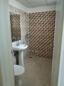 Bathroom Image of 1000 Sq.ft 2 BHK Apartment / Flat for sale in 16th Parkview Gaur Yamuna City, Yeida Greater Noida for Rs. 7033000