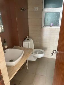 Bathroom Image of 1550 Sq.ft 3 BHK Apartment / Flat for sale in Mahagun Moderne, Sector 78 Noida for Rs. 20900000