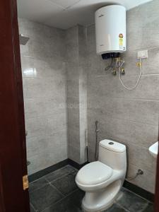 Bathroom Image of 650 Sq.ft 1 BHK Builder Floor for rent in Paryavaran Complex, Sheikh Sarai New Delhi for Rs. 16000