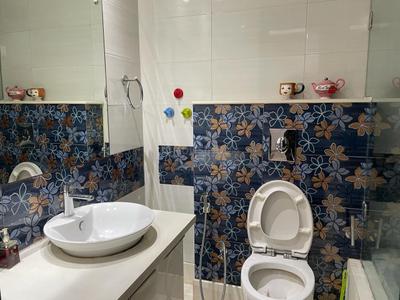 Bathroom Image of 4500 Sq.ft 4 BHK Independent House for rent in Panchsheel Park New Delhi for Rs. 225000