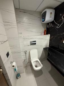 Bathroom Image of 2400 Sq.ft 3.5 BHK Apartment / Flat for rent in Ashok Nagar Allahabad for Rs. 55000