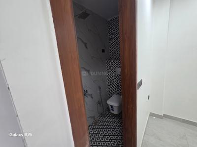 Image of 990 Sq.ft 3 BHK Builder Floor for sale in Laxmi Nagar, New Delhi for Rs. 9500000