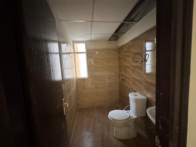 Bathroom Image of 2140 Sq.ft 4 BHK Apartment / Flat for sale in Amrapali Crystal Homes Phase 1, Sector 76 Noida for Rs. 28800000