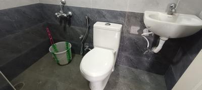 Bathroom Image of 1050 Sq.ft 2 BHK Apartment / Flat for sale in Thudiyalur Coimbatore for Rs. 6800000