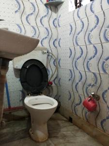 Common Bathroom Image of 890 Sq.ft 2 BHK Apartment / Flat for sale in Prantik Apartment, Paschim Barisha Kolkata for Rs. 3200000