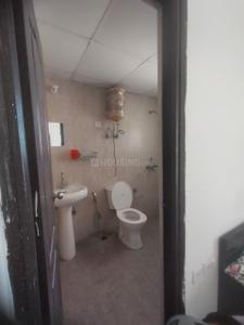 Bathroom Image of 1125 Sq.ft 3 BHK Apartment / Flat for rent in Agarwal Associates City Apartment Phase 2 , Wave City Ghaziabad for Rs. 16000