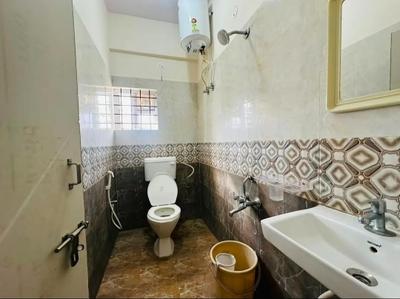 Bathroom Image of 600 Sq.ft 1 BHK Apartment / Flat for rent in Kumar Karishma, Kothrud Pune for Rs. 12000