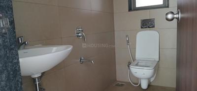 Bathroom Image of 650 Sq.ft 1 BHK Apartment / Flat for sale in Runwal Eirene, Thane West Thane for Rs. 8000000
