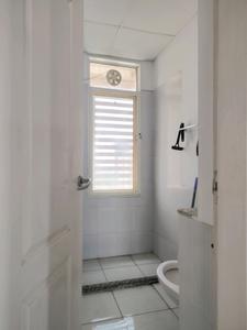 Common Bathroom Image of 1420 Sq.ft 2 BHK Apartment / Flat for rent in Jaypee Moon Court, Jaypee Greens Greater Noida for Rs. 40000