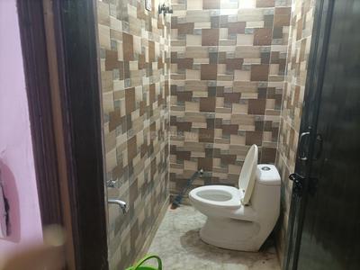 Bathroom Image of 600 Sq.ft 2 BHK Builder Floor for rent in Preet Vihar New Delhi for Rs. 14000