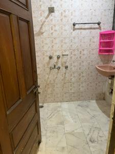 Bathroom Image of 1600 Sq.ft 2 BHK Builder Floor for rent in Sector 17 Gurgaon for Rs. 35000