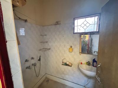 Bathroom Image of 1920 Sq.ft 5 BHK Independent House for sale in Aminabad Lucknow for Rs. 7000000