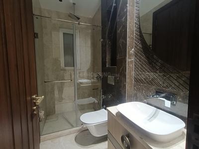 Bathroom Image of 2700 Sq.ft 4 BHK Builder Floor for sale in Safdarjung Enclave New Delhi for Rs. 87500000