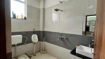 Bathroom Image of 1400 Sq.ft 2 BHK Builder Floor for rent in Shyam Nagar Jaipur for Rs. 17000