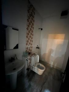 Bathroom Image of 1365 Sq.ft 2 BHK Builder Floor for rent in Sector 46 Noida for Rs. 30000