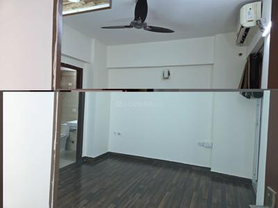 Bedroom Image of 890 Sq.ft 2 BHK Apartment / Flat for rent in Sethi Max Royal, Sector 76 Noida for Rs. 26000