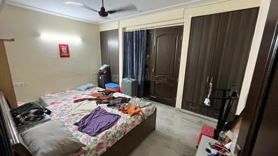 Bedroom Image of 1800 Sq.ft 3 BHK Builder Floor for rent in Green Park New Delhi for Rs. 85000
