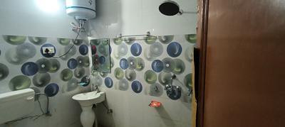 Bathroom Image of 800 Sq.ft 2 BHK Builder Floor for rent in Bathindi Jammu for Rs. 4200