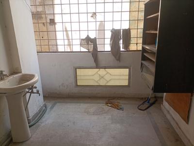 Image of 1600 Sq.ft 3 BHK Apartment / Flat for rent in Husainganj, Lucknow for Rs. 43000