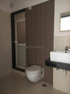 Bathroom Image of 1050 Sq.ft 3 BHK Apartment / Flat for sale in Rustomjee Urbania, Thane West Thane for Rs. 18500000