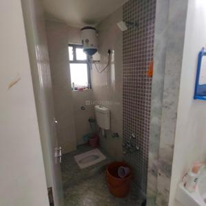 Bathroom Image of 900 Sq.ft 2 BHK Apartment / Flat for rent in Infocity Gandhinagar for Rs. 16000