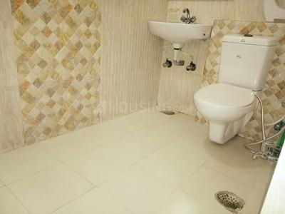Bathroom Image of 1000 Sq.ft 2 BHK Builder Floor for rent in Preet Vihar New Delhi for Rs. 27000