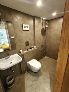 Image of 800 Sq.ft 2 BHK Apartment / Flat for sale in Shapoorji Pallonji The Canvas Residences, Sewri, Mumbai for Rs. 25000000